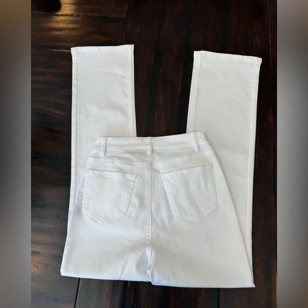 J.McLaughlin White super Stretchy Jeans SZ 0
Women’s White Flare Jeans EUC - Picture 4 of 9
